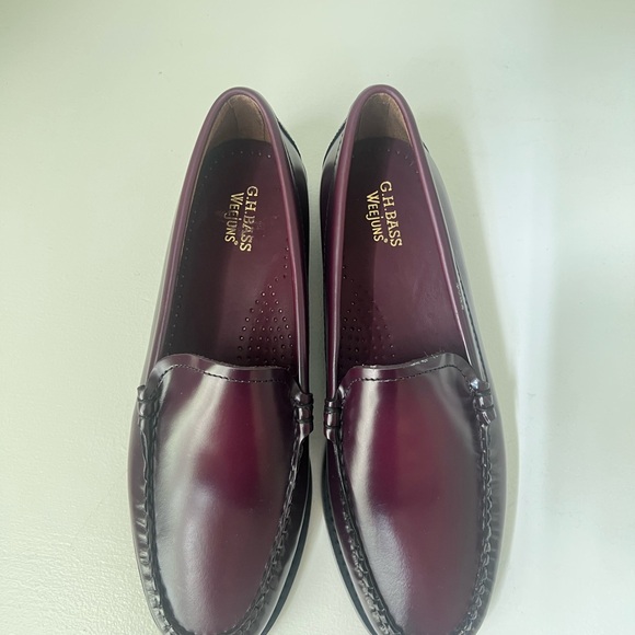 G.H. Bass weejuns Women's Dark Burgundy Loafers - Picture 4 of 5